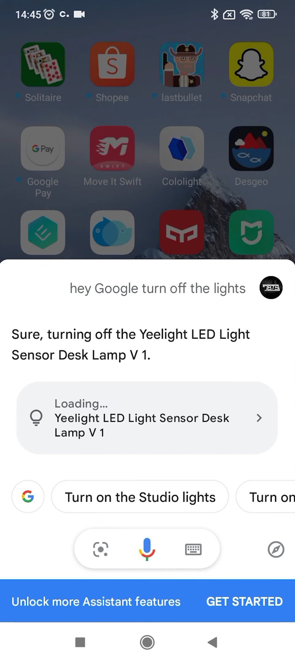 Włączenie lampki za pomocą Asystenta Google