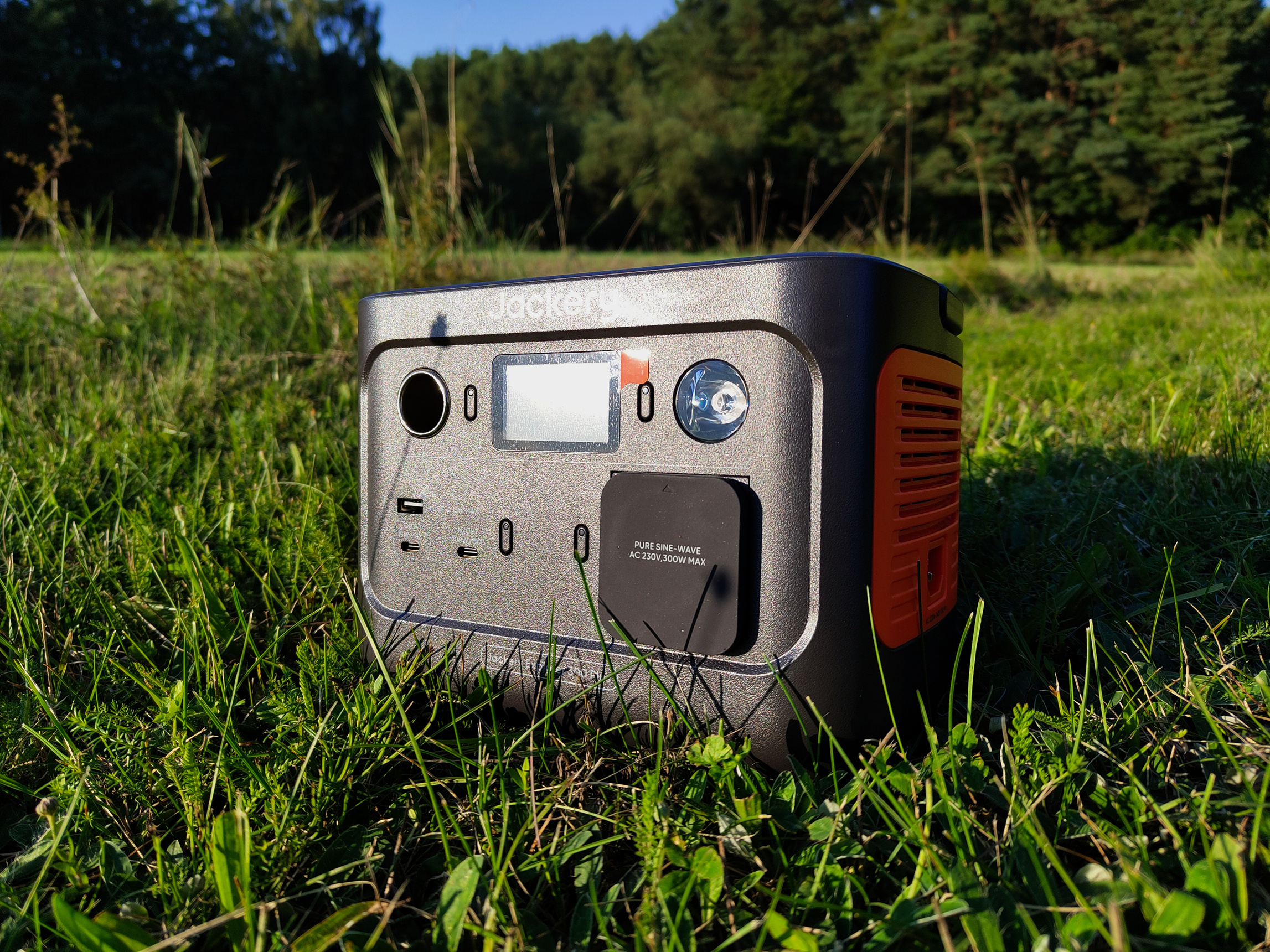 Jackery Explorer 300 Plus